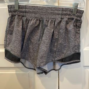 Lululemon Hotty Hot 4 inch